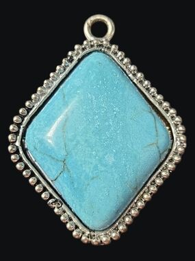Vintage-Style Faux Diamond Shaped Turquoise Silver-Tone Beaded Border Pendant